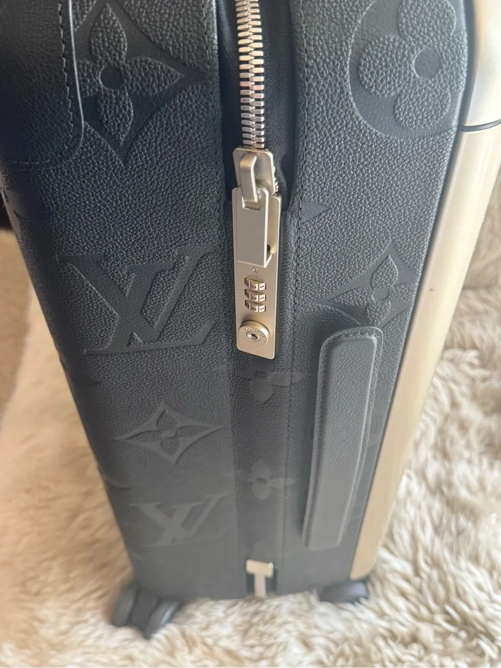 Louis Vuitton oversize monogram horizon 55